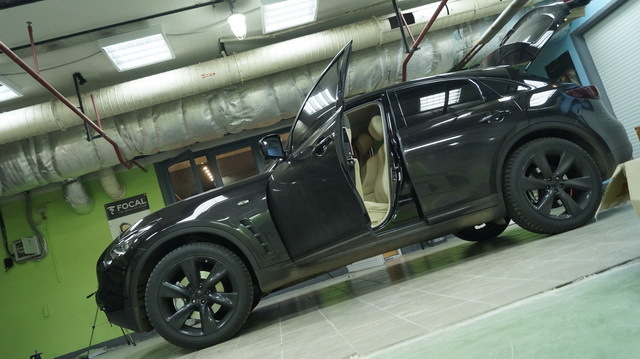 INFINITI QX70